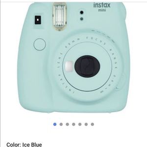 Polaroid camera ( blue )